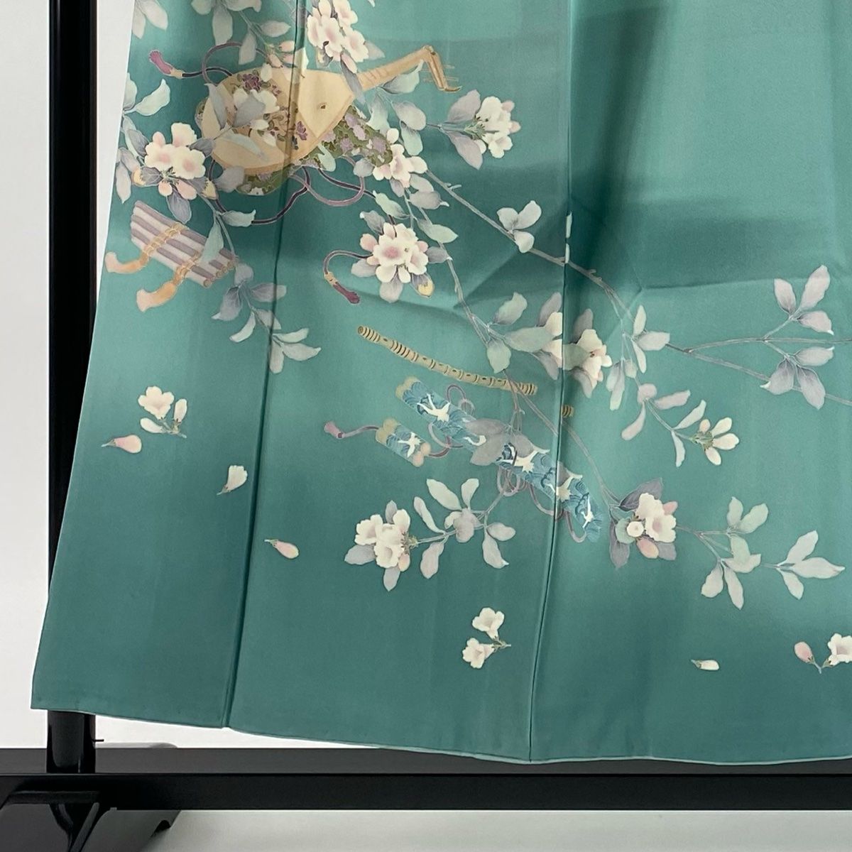 訪問着 身丈155 cm 裄丈63.5 S 袷 落款 和楽器 枝花 ぼかし 薄緑 正絹 秀品