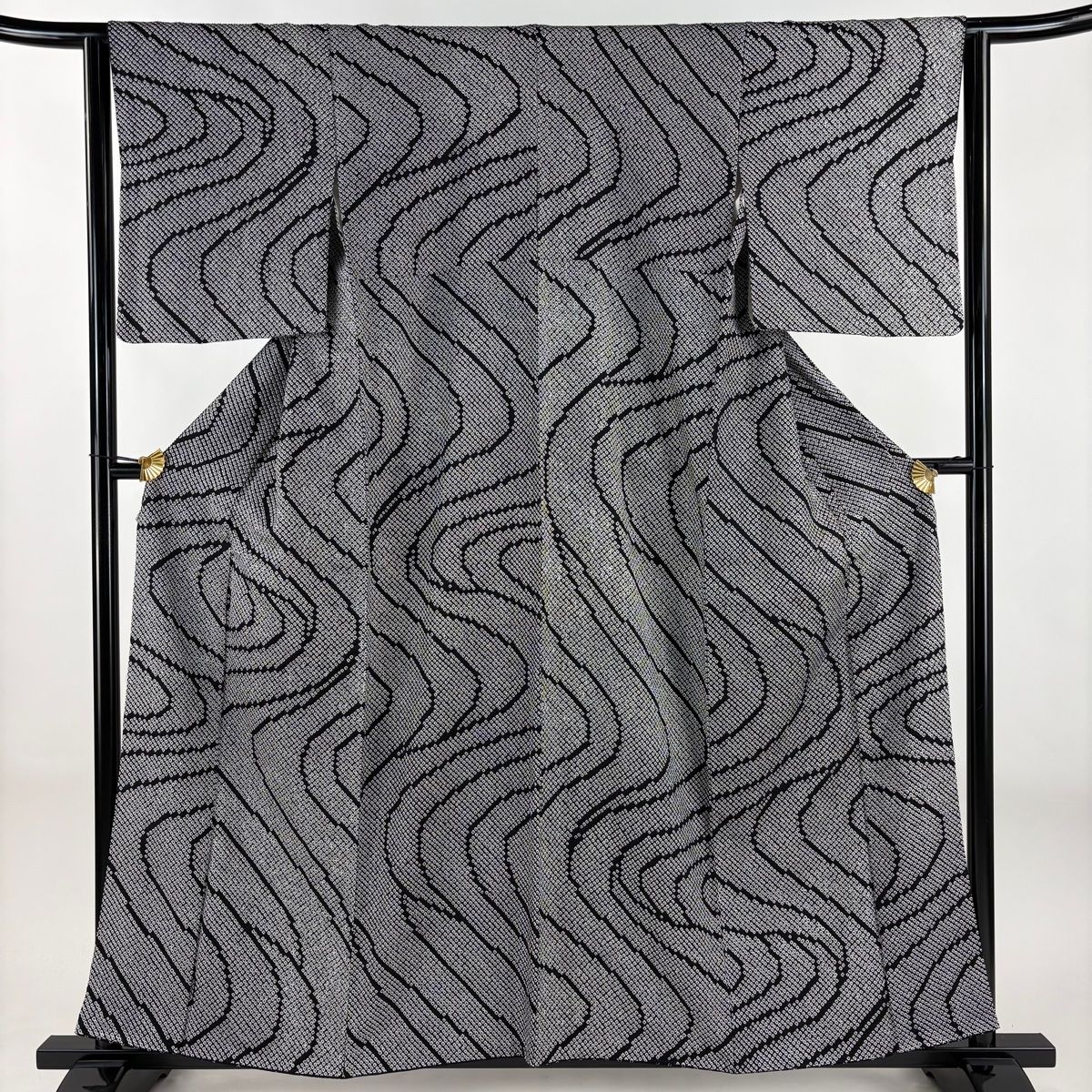 美品】 小紋 身丈158cm 裄丈63.5cm S 袷 流水 幾何学模様 総絞り 黒