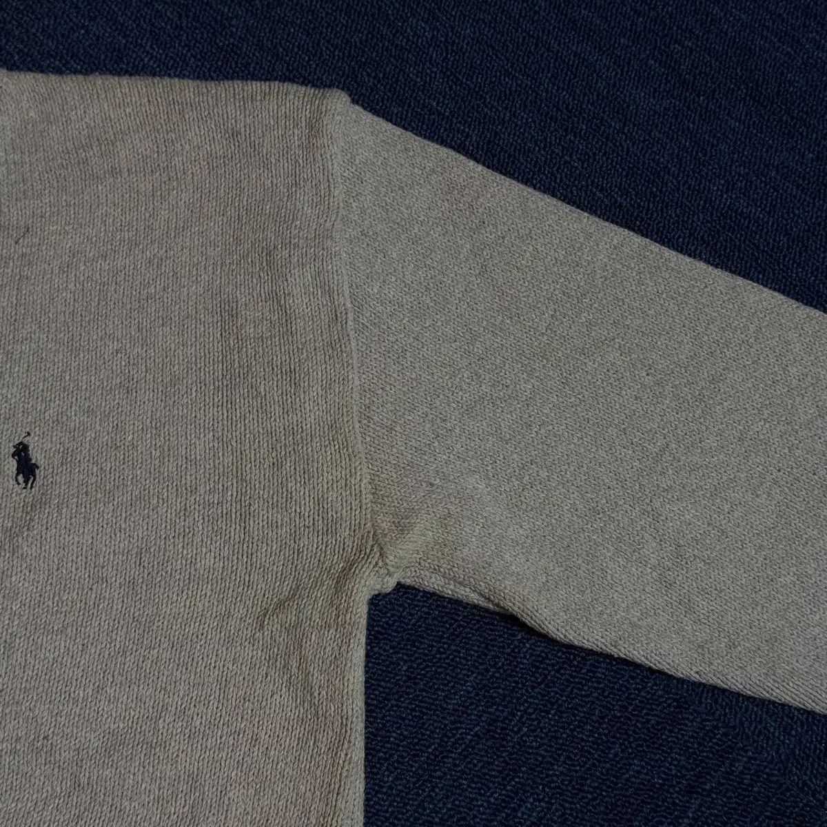 ベージュ ニット