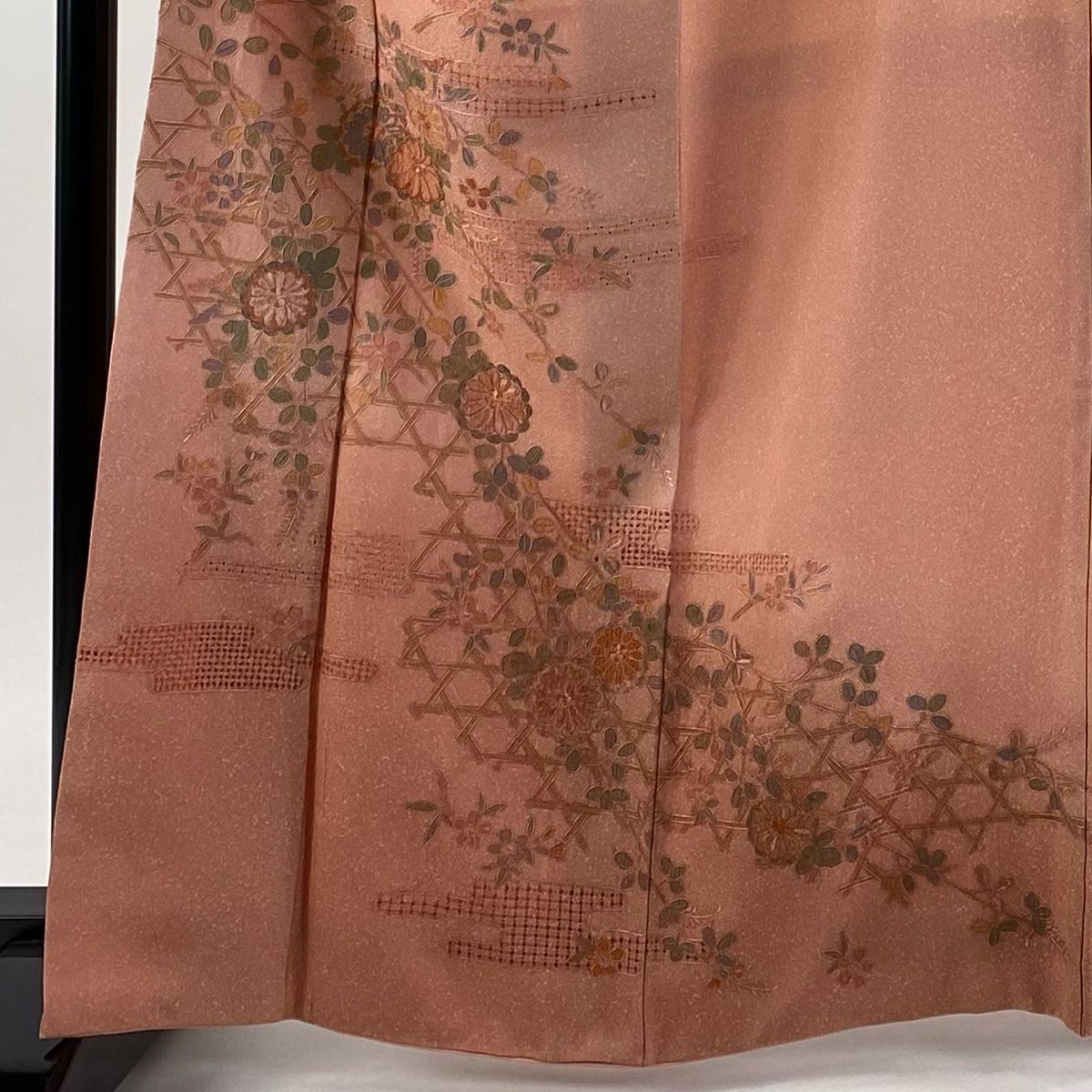 訪問着 身丈163.5 cm 裄丈66.5 M 袷 菊 籠目 刺繍 金糸 ピンク 正絹 秀品