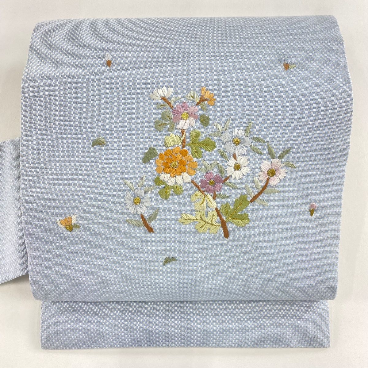 名古屋帯 秀品 草花 枝花 刺繍 金糸 水色 正絹