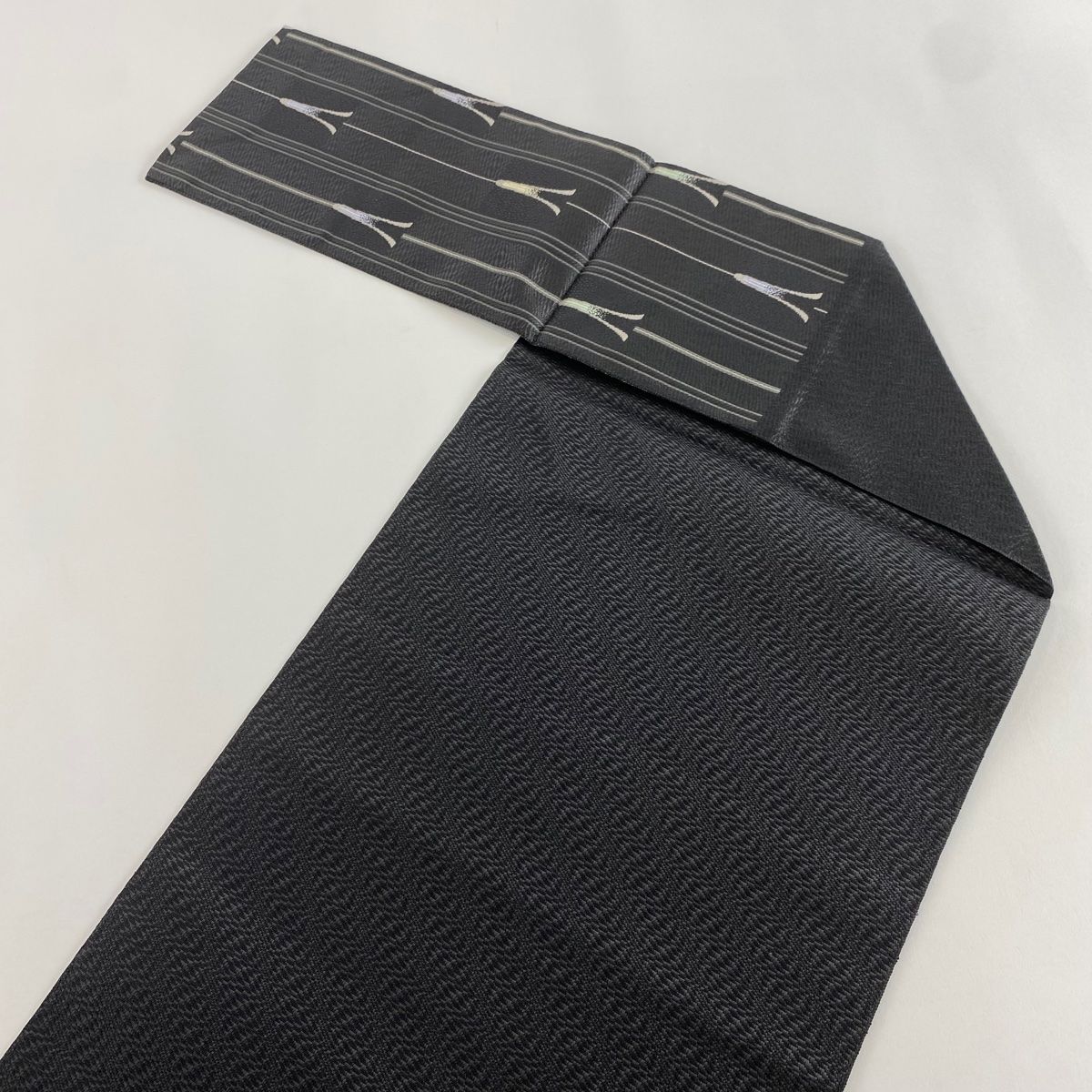  名古屋帯 秀品 松葉仕立て 八寸名古屋帯 縞 幾何学模様 黒灰 正絹 名古屋帯 帯