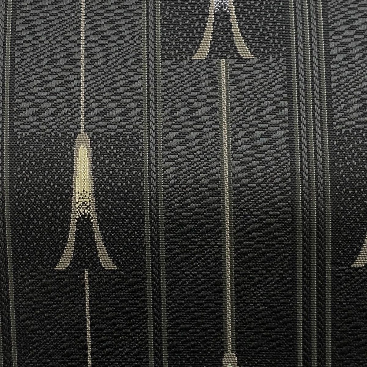 名古屋帯 秀品 松葉仕立て 八寸名古屋帯 縞 幾何学模様 黒灰 正絹