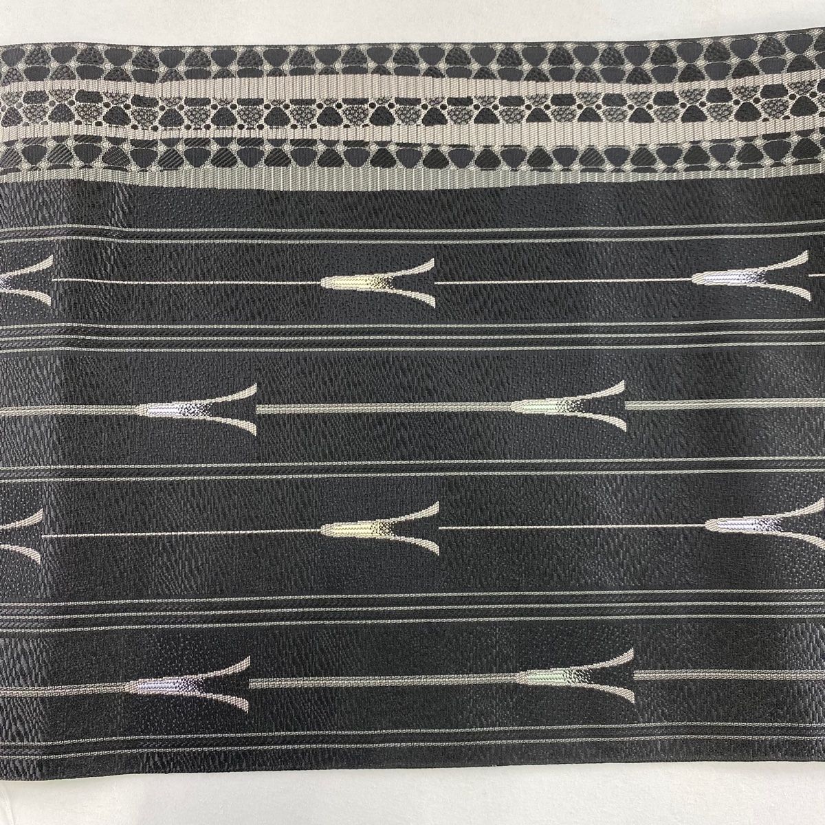 幾何学模様 黒灰