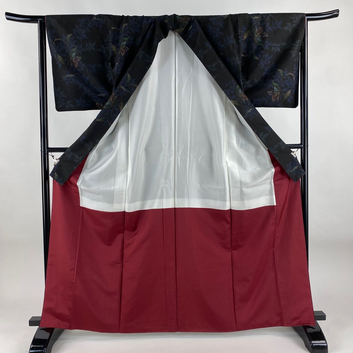 紬 身丈166cm 裄丈65.5cm M 袷 草花 黒 正絹 秀品 【中古】 - メルカリ