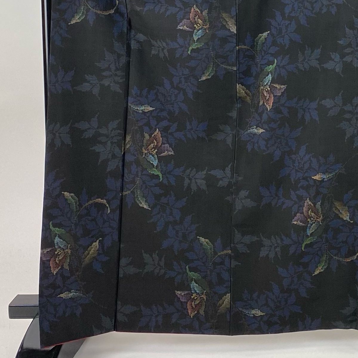 紬 身丈166cm 裄丈65.5cm M 袷 草花 黒 正絹 秀品 【中古】 - メルカリ