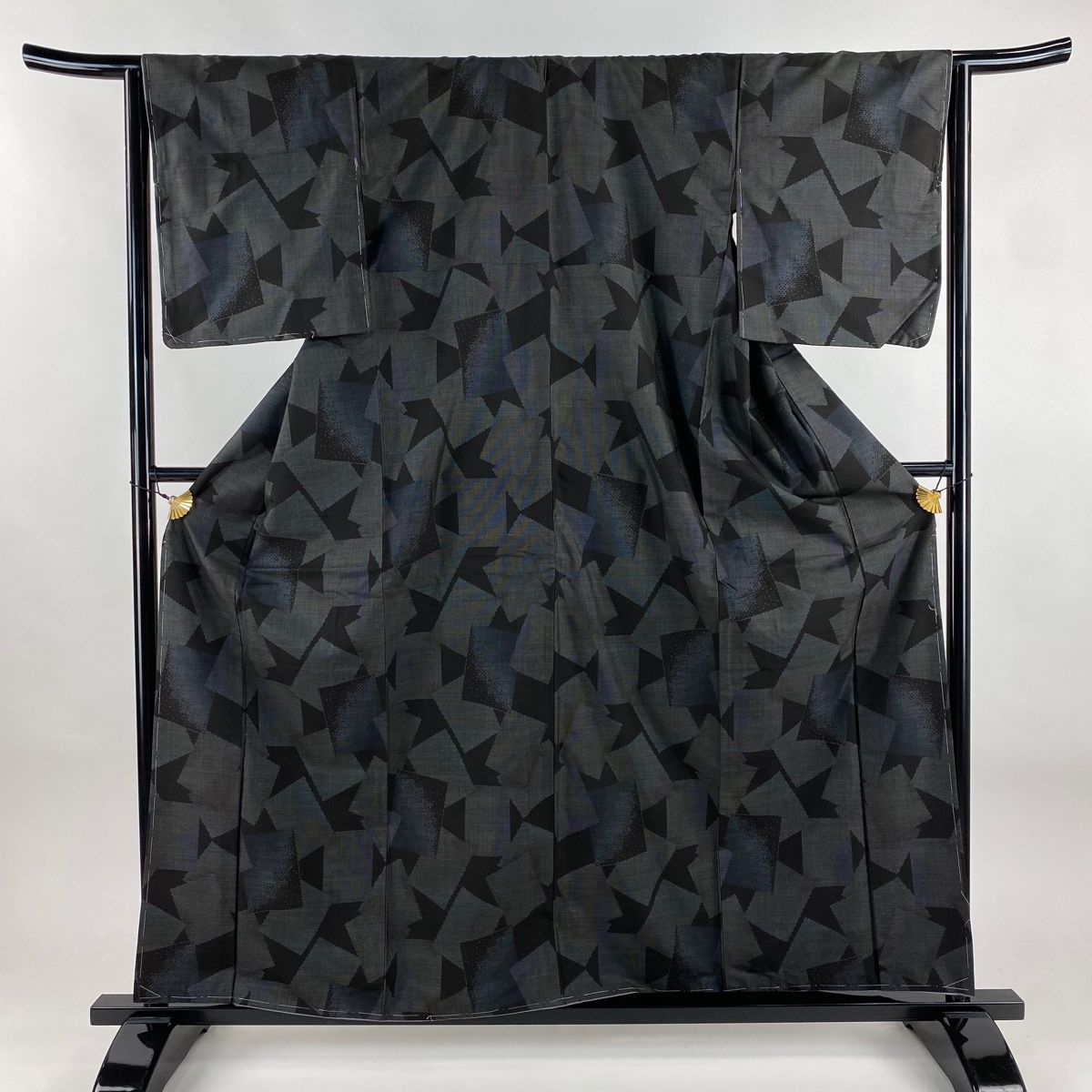 紬 身丈161 cm 裄丈64 5 M 袷 色紙 黒 正絹 秀品