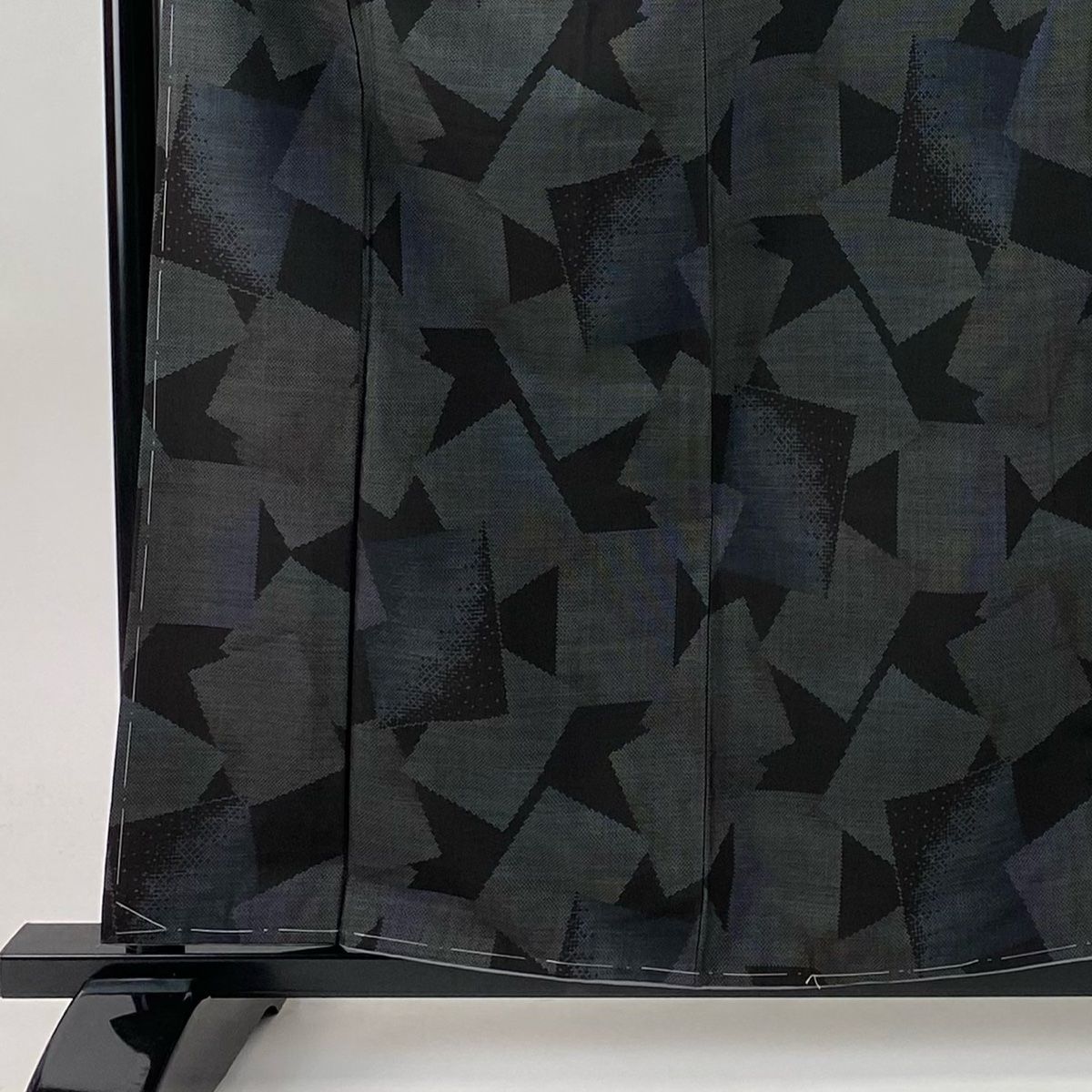 紬 身丈161 cm 裄丈64 5 M 袷 色紙 黒 正絹 秀品