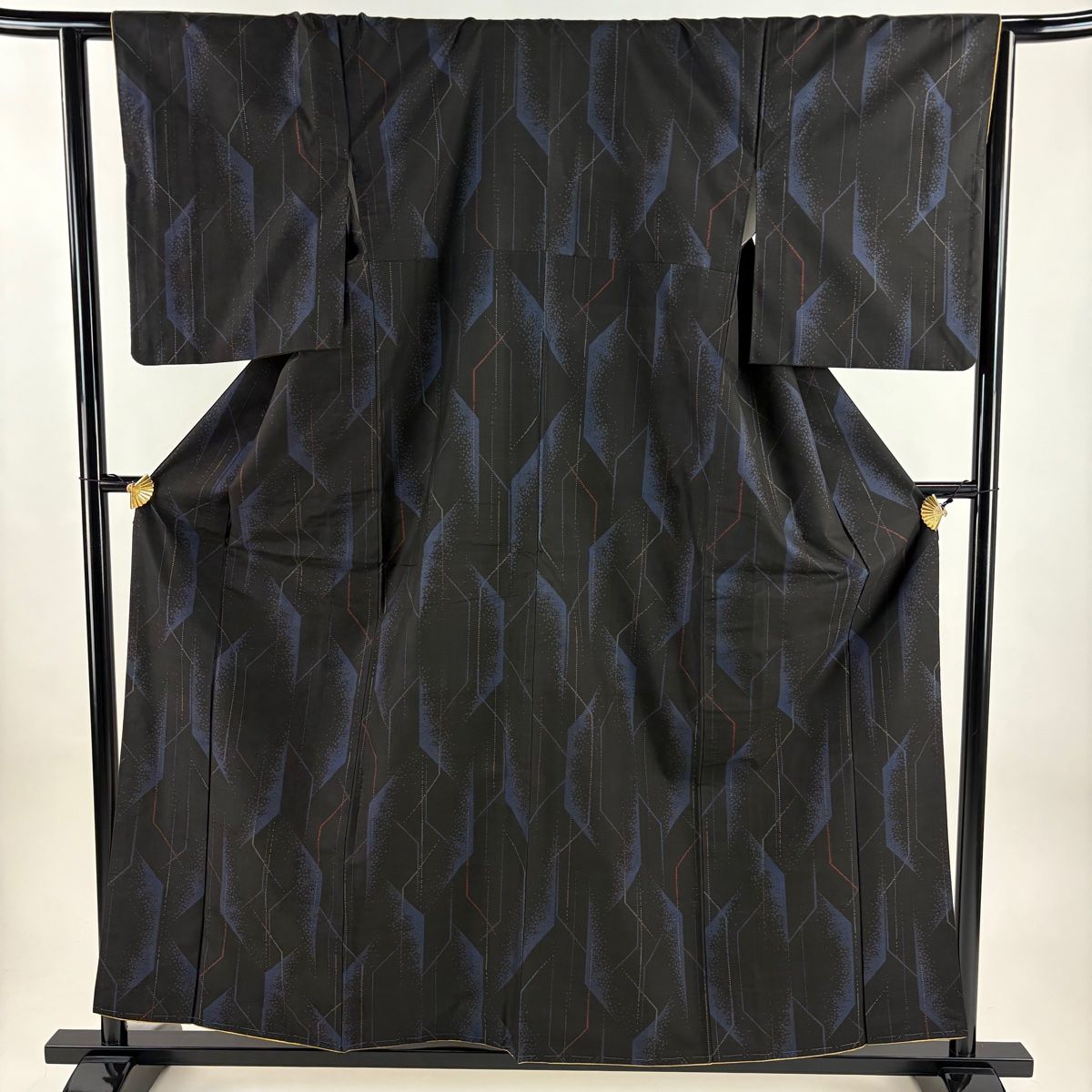 紬 身丈158 cm 裄丈64 M 袷 幾何学模様 黒 正絹 秀品