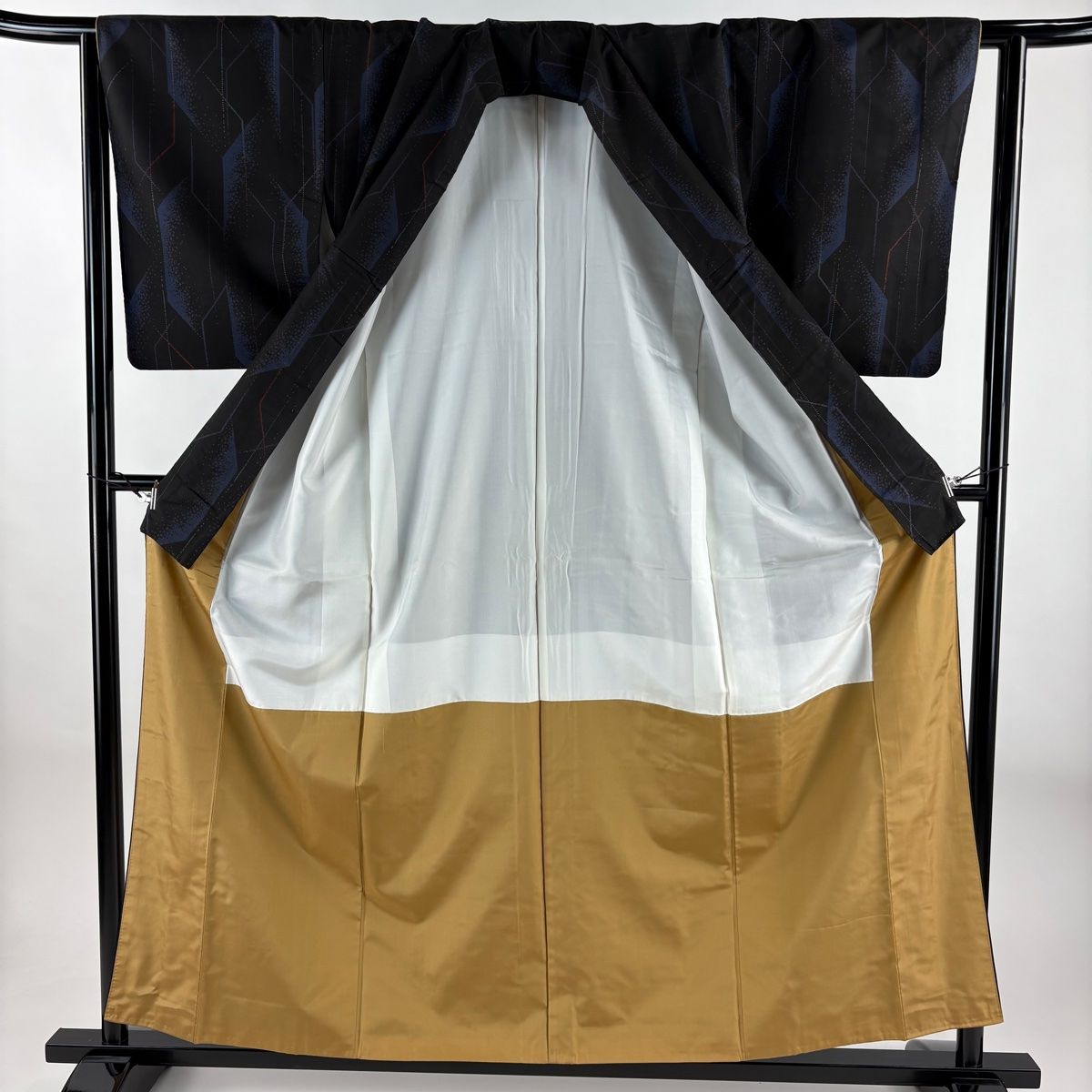  紬 身丈158 cm 裄丈64 M 袷 幾何学模様 黒 正絹 秀品 紬 着物