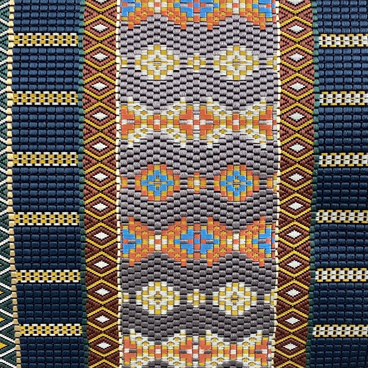 名古屋帯 秀品 幾何学模様 薄茶色 正絹