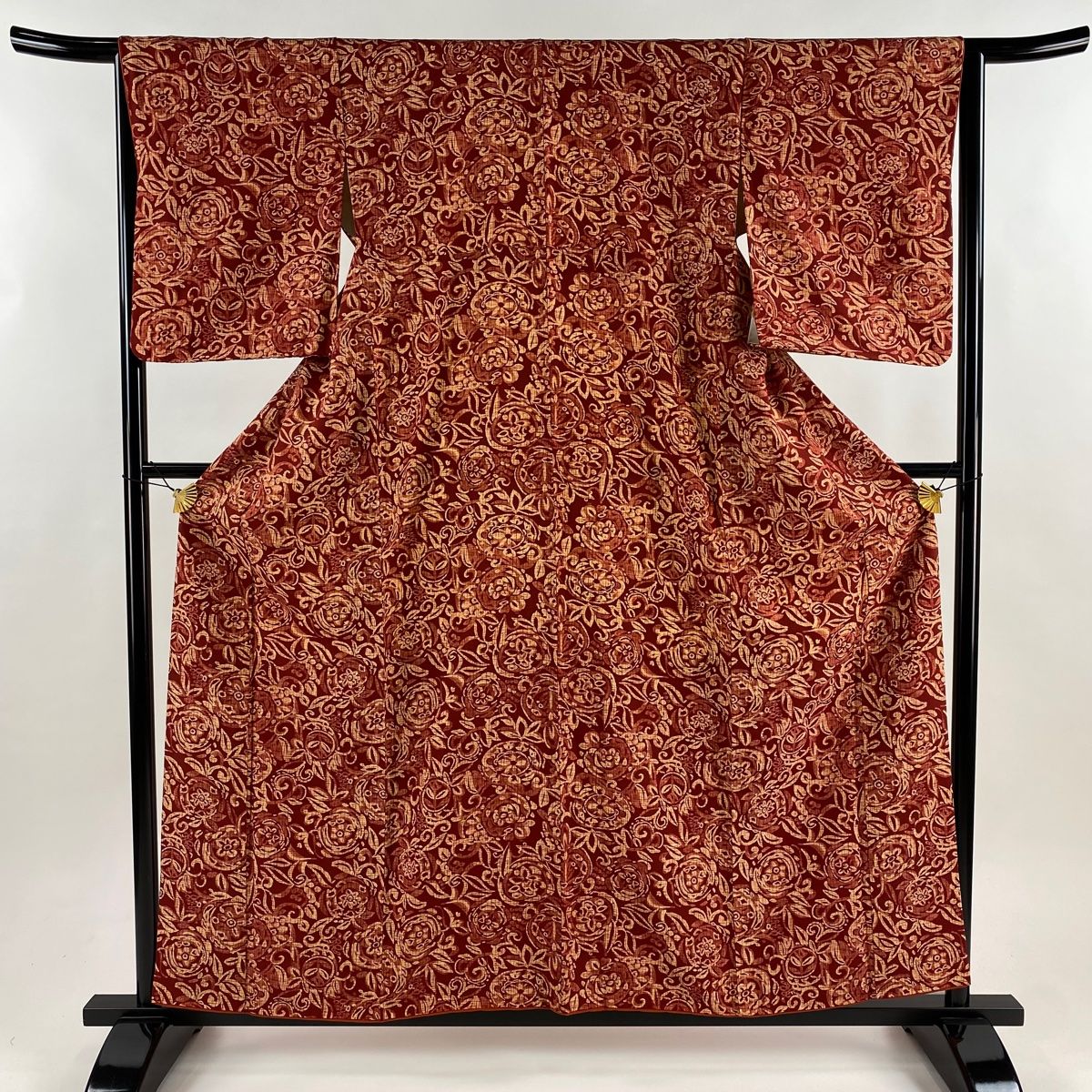 小紋　フルセット　着物　正絹　赤　エンジ　紬地　花　金　Ｈ9 美品】 小紋 身丈159cm 裄丈65cm M 袷 紬地 草花 赤 正絹 優品 【中古