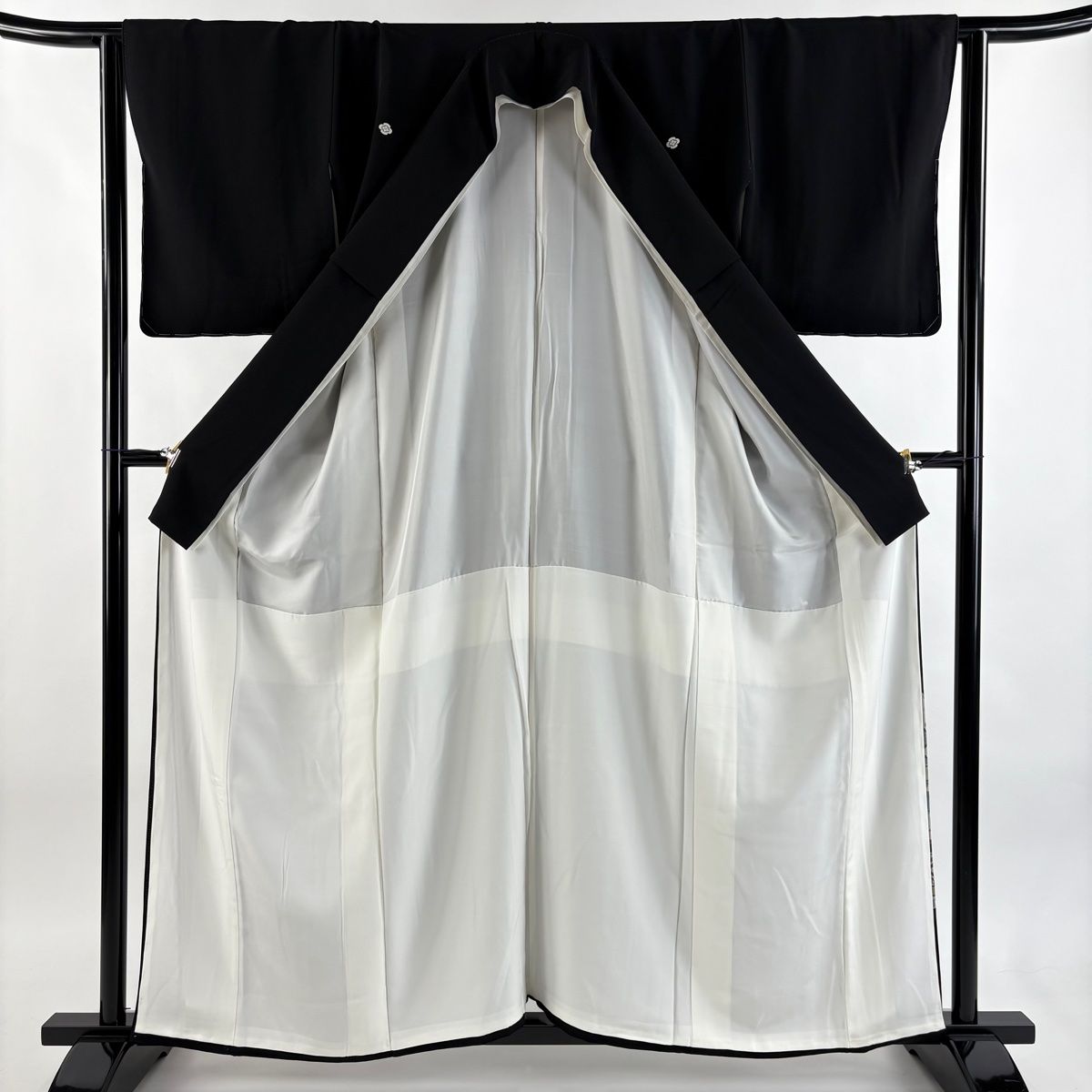  黒留袖 身丈159 cm 裄丈64 M 袷 落款 牡丹 草花 黒 正絹 秀品 黒留袖 着物