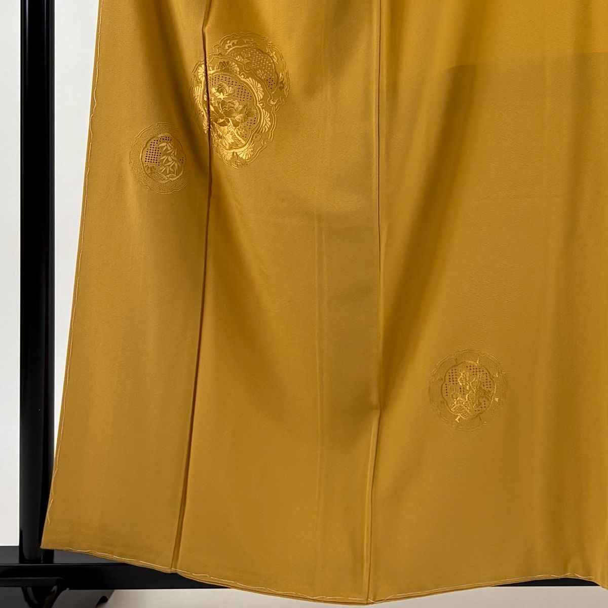 付下げ 身丈159 5 cm 裄丈63 S 袷 鏡裏文 牡丹 刺繍 山吹色 正絹 秀品