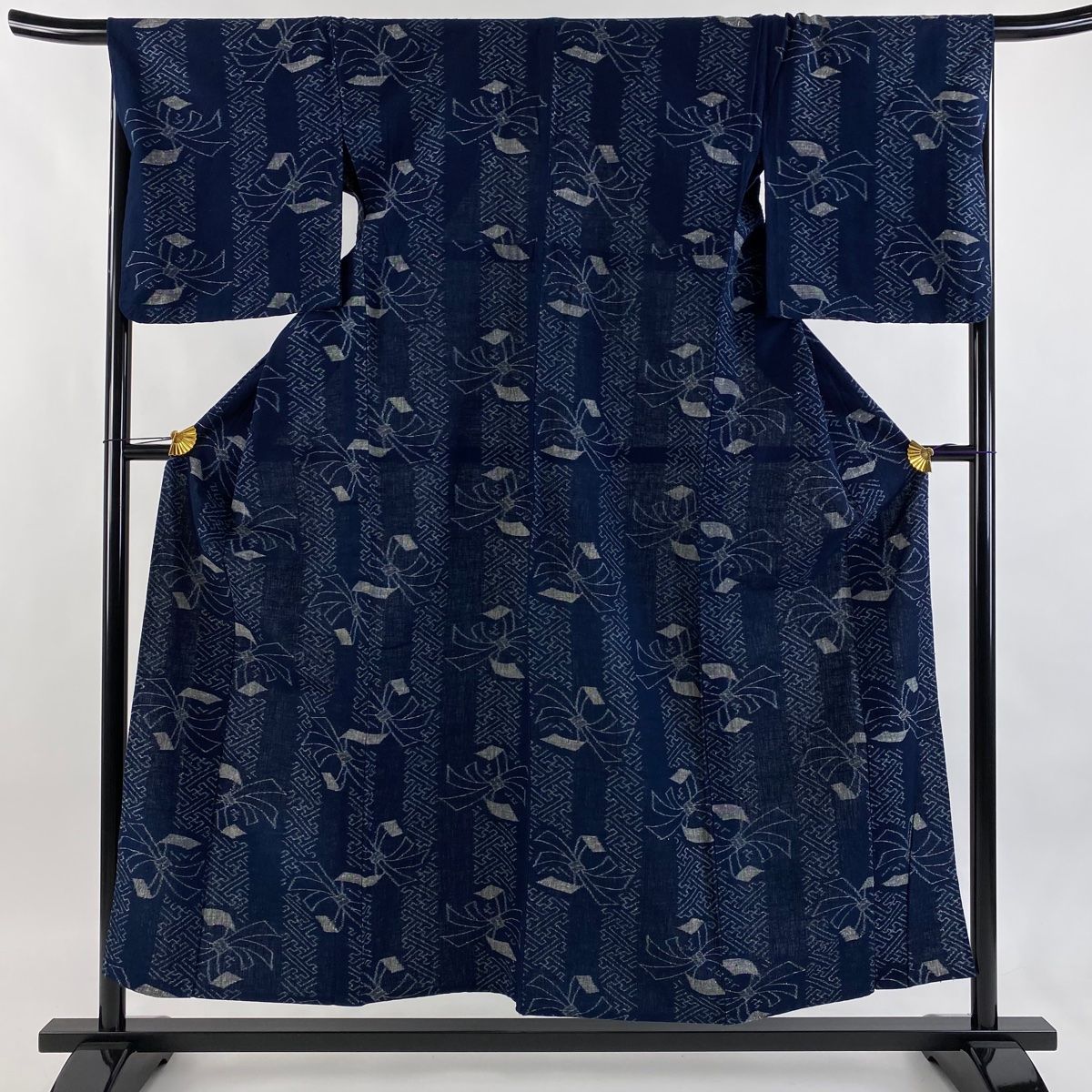 紬 身丈155.5 cm 裄丈67 M 単衣 束ね熨斗 紗綾形 藍色 綿 秀品