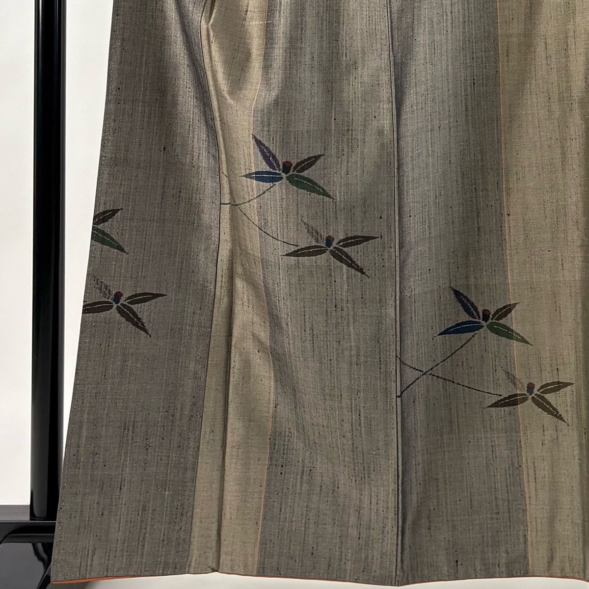 紬 身丈163 cm 裄丈67 M 袷 やまと 葉 灰茶 正絹 秀品