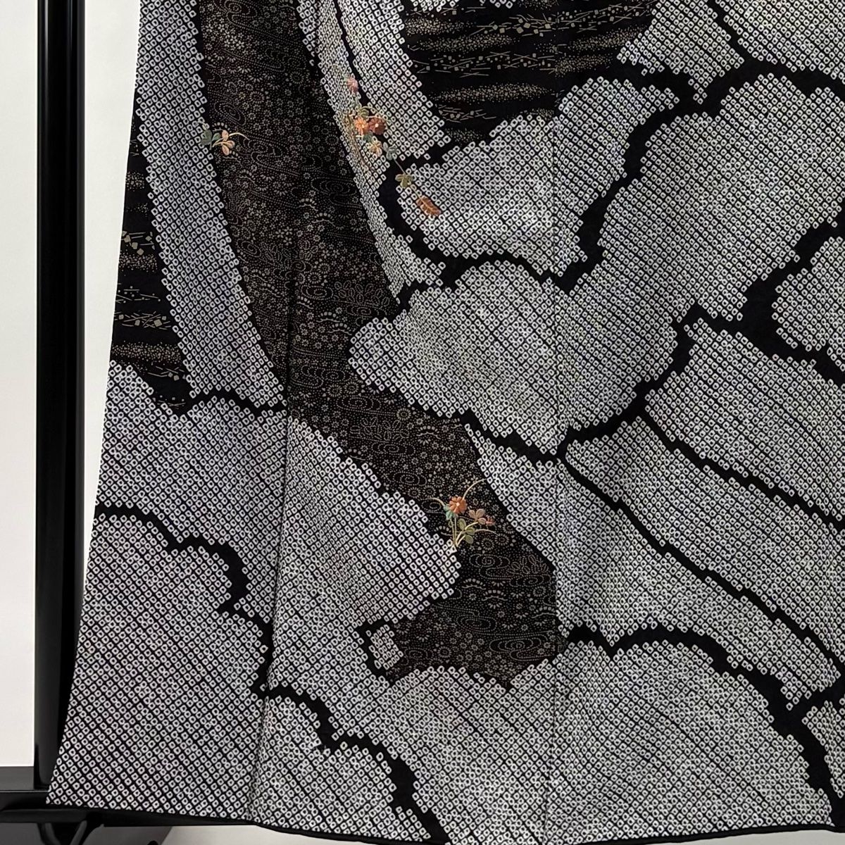 訪問着 身丈157 cm 裄丈69 L 袷 菊 萩 絞り 刺繍 黒 正絹 秀品