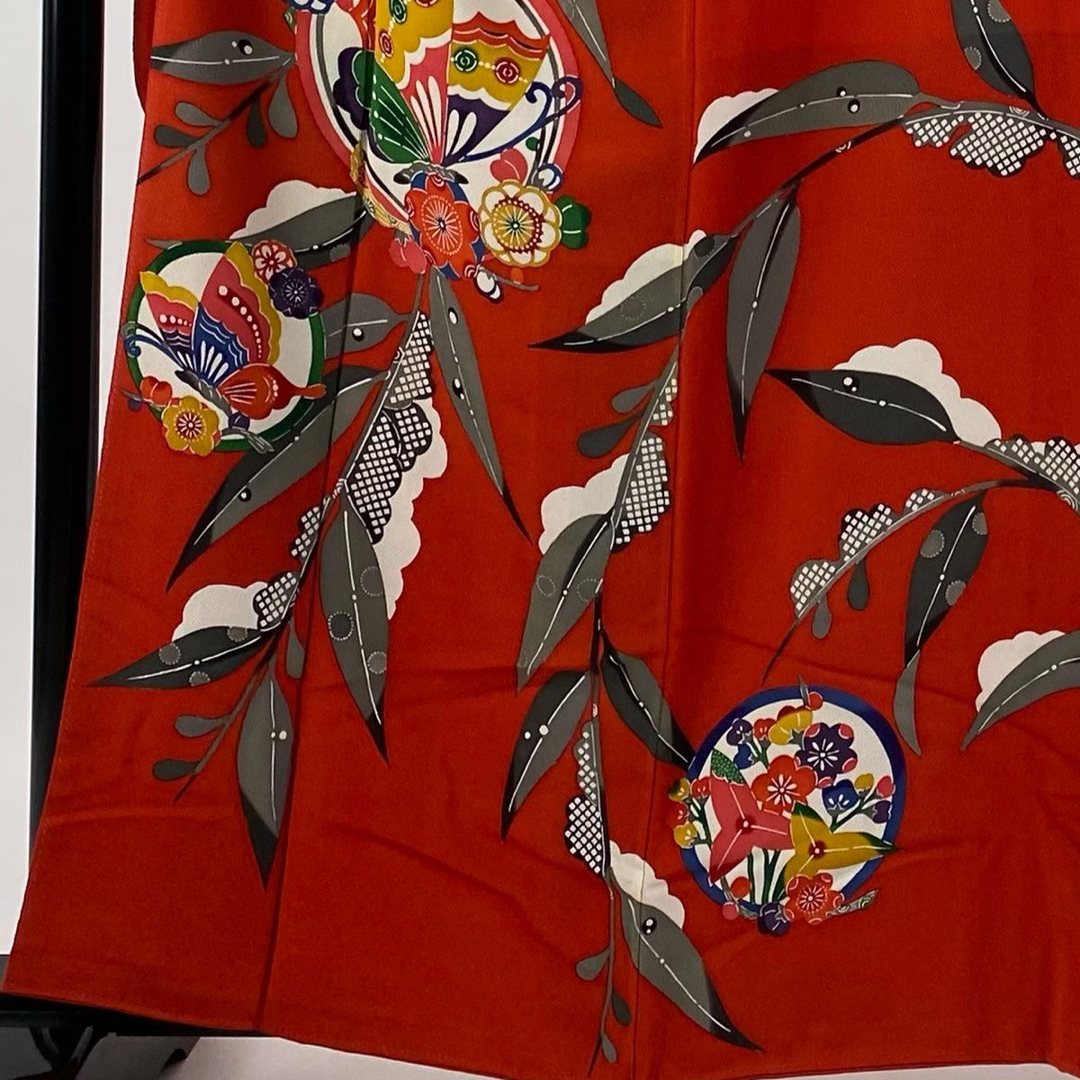 振袖 身丈158 5 cm 裄丈64 M 袷 落款 蝶 梅 縮緬 赤 正絹 秀品