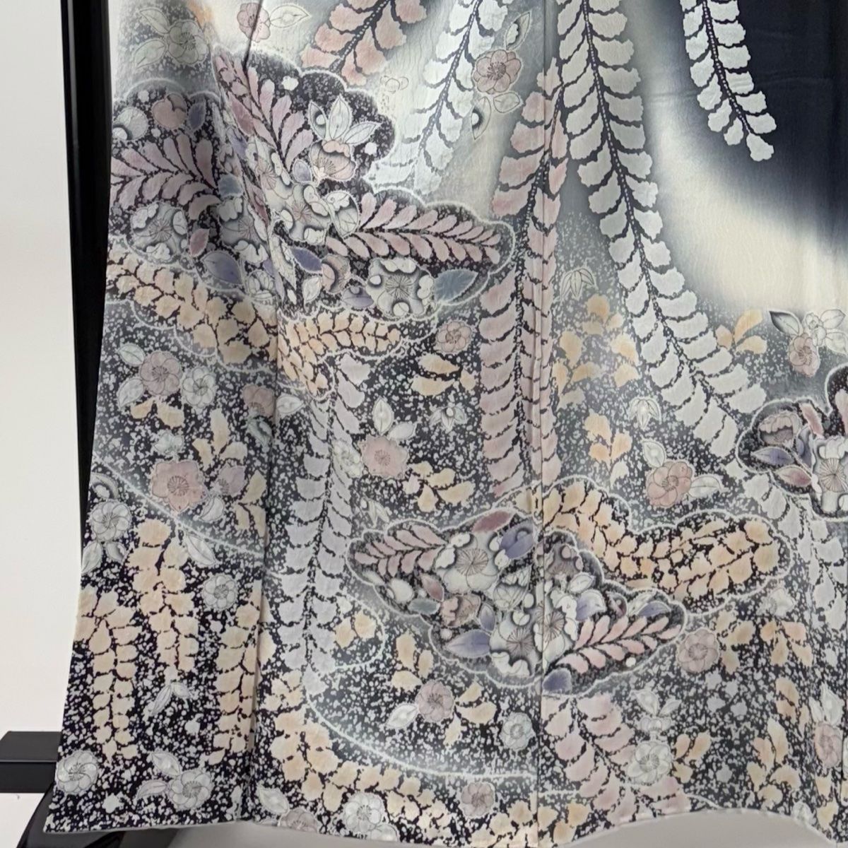 訪問着 身丈160 cm 裄丈67 M 袷 ふき綿仕立て 落款 辻が花柄 雲文 ぼかし 灰白 正絹 秀品