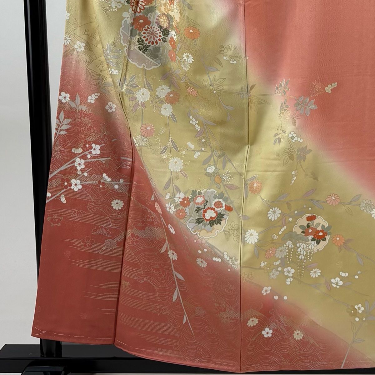 訪問着 身丈158 cm 裄丈66 M 袷 雪輪 花蝶 金銀彩 染め分け ベージュ 正絹 秀品