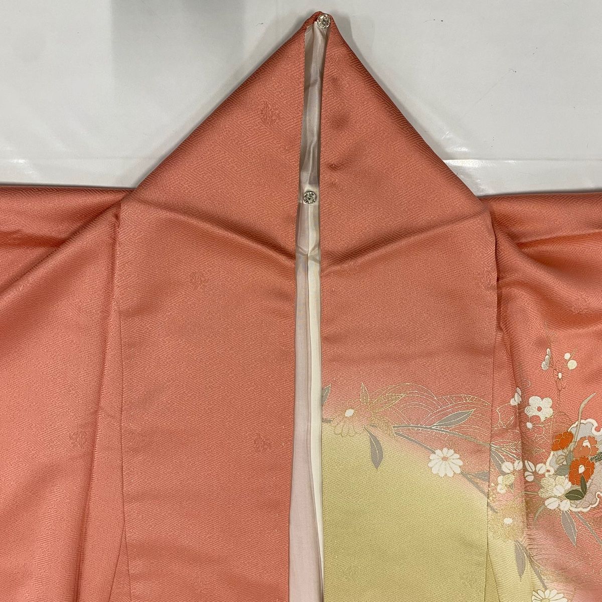  訪問着 身丈158 cm 裄丈66 M 袷 雪輪 花蝶 金銀彩 染め分け ベージュ 正絹 秀品 訪問着 付け下げ 着物