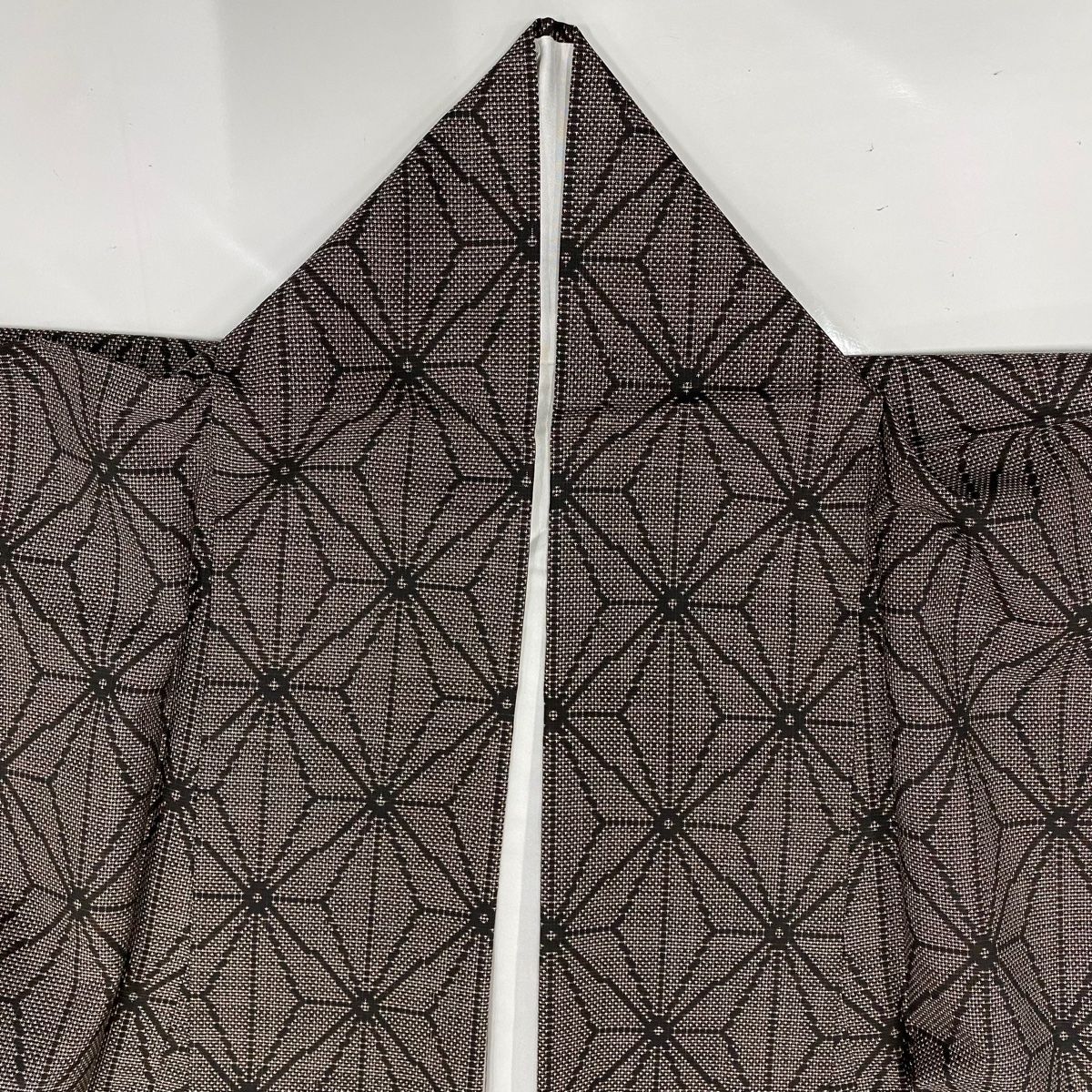  紬 身丈158.5 cm 裄丈65.5 M 袷 麻の葉 焦茶色 正絹 秀品 紬 着物