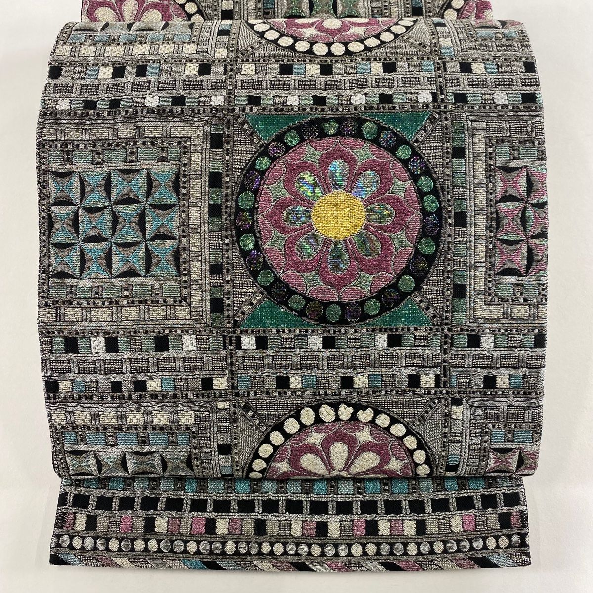 袋帯 秀品 華文 幾何学 箔 銀糸 銀色 六通 正絹