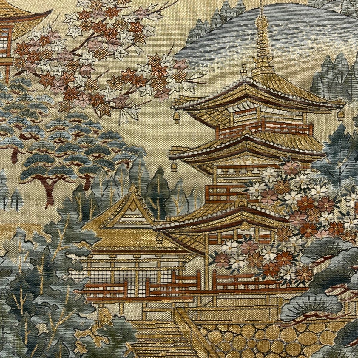 袋帯 秀品 建物 樹木 箔 金糸 金色 六通 正絹