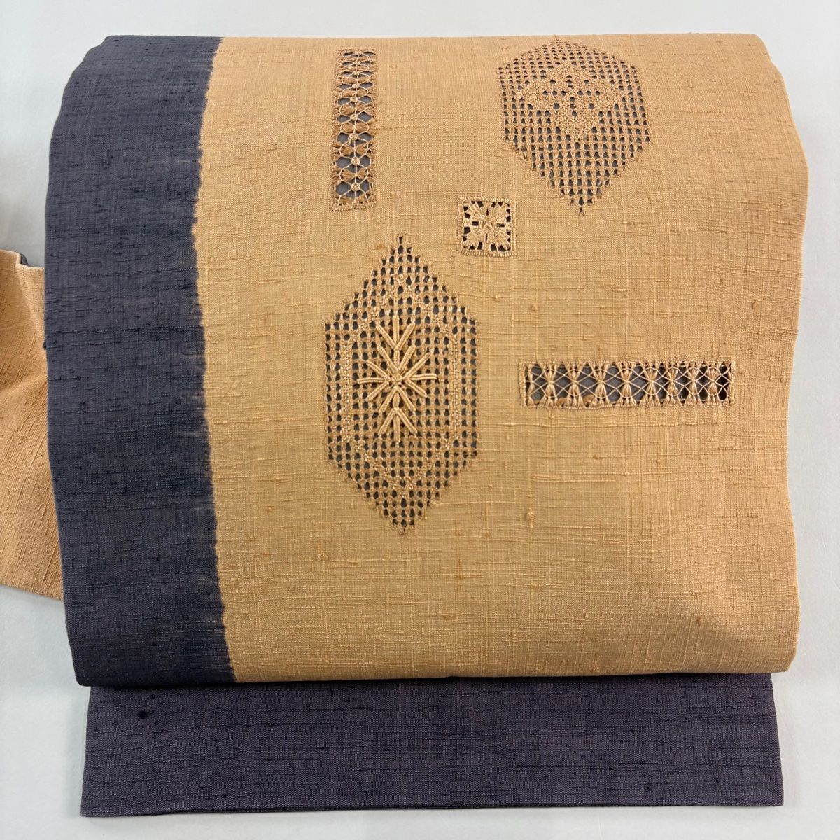 名古屋帯 秀品 紬地 亀甲 幾何学 刺繍 薄オレンジ 正絹