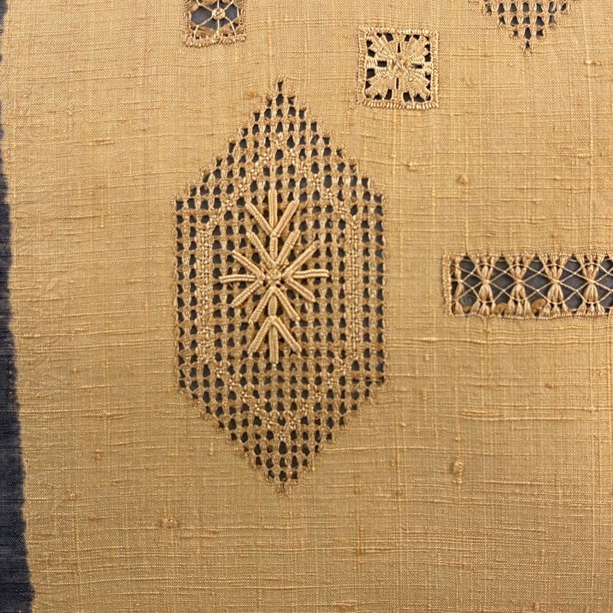 名古屋帯 秀品 紬地 亀甲 幾何学 刺繍 薄オレンジ 正絹