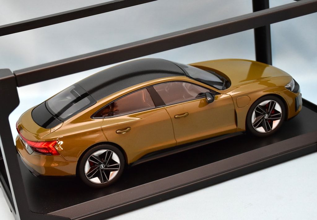 NOREV 1 18 アウディ RS e tron GT 2021 メタリックオリーブ