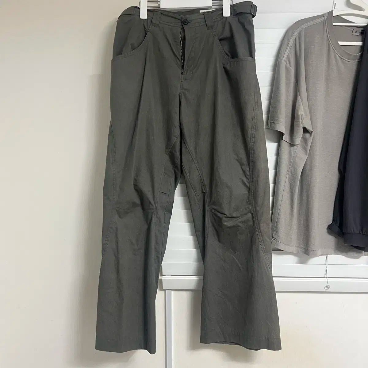 3 ゴー スケルトン パンツ ダスティ オリーブ