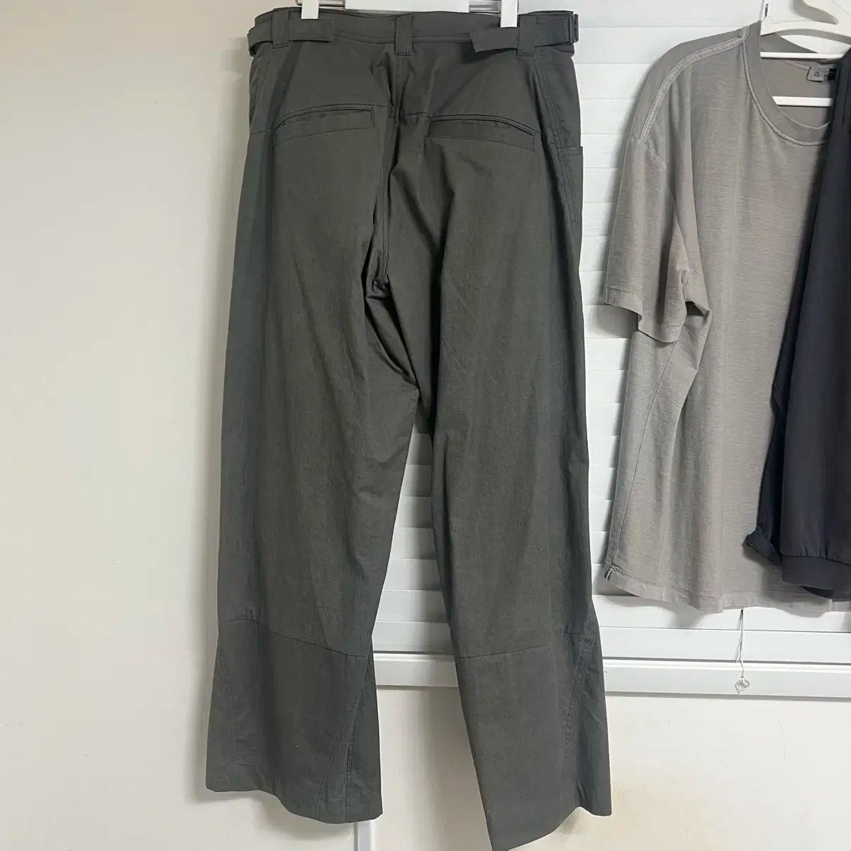 3 ゴー スケルトン パンツ ダスティ オリーブ