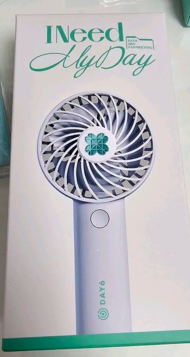 DAY6 デイシックス 携帯用扇風機 ファン