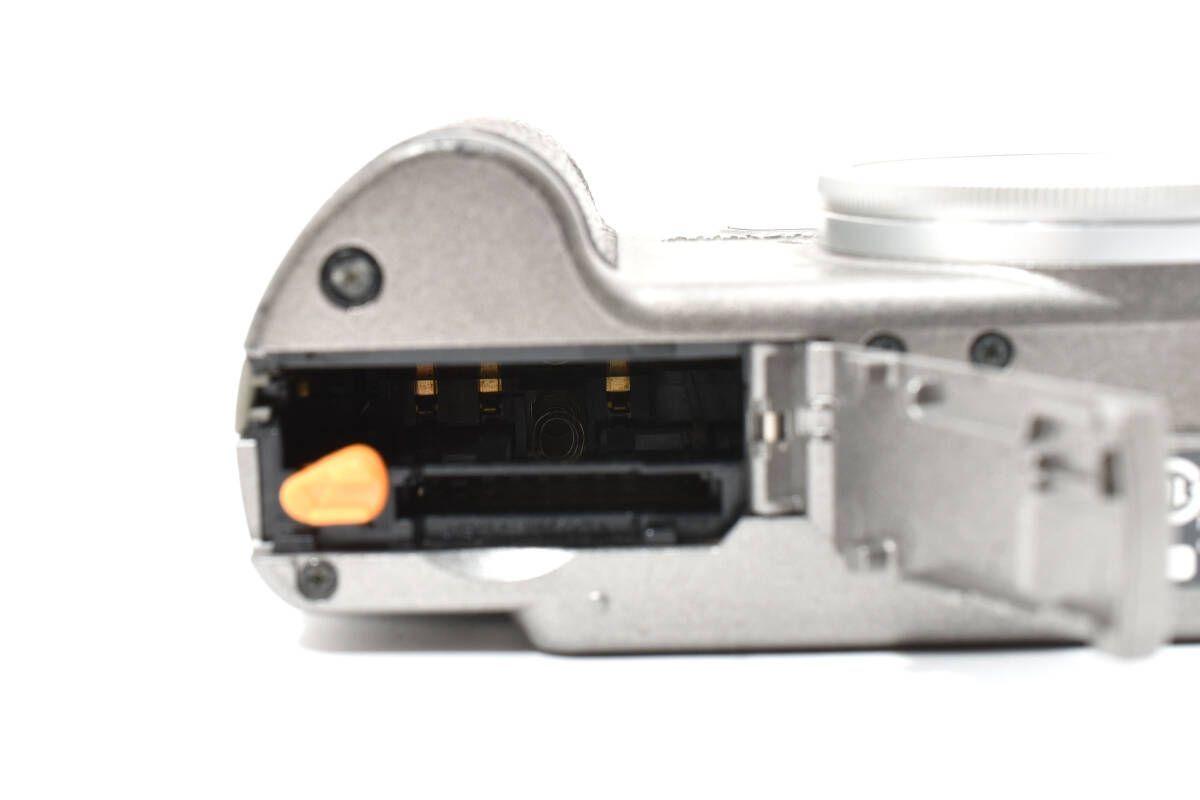 ニコン Nikon COOLPIX P5000 シルバー コンパクトデジタルカメラ L33 7003