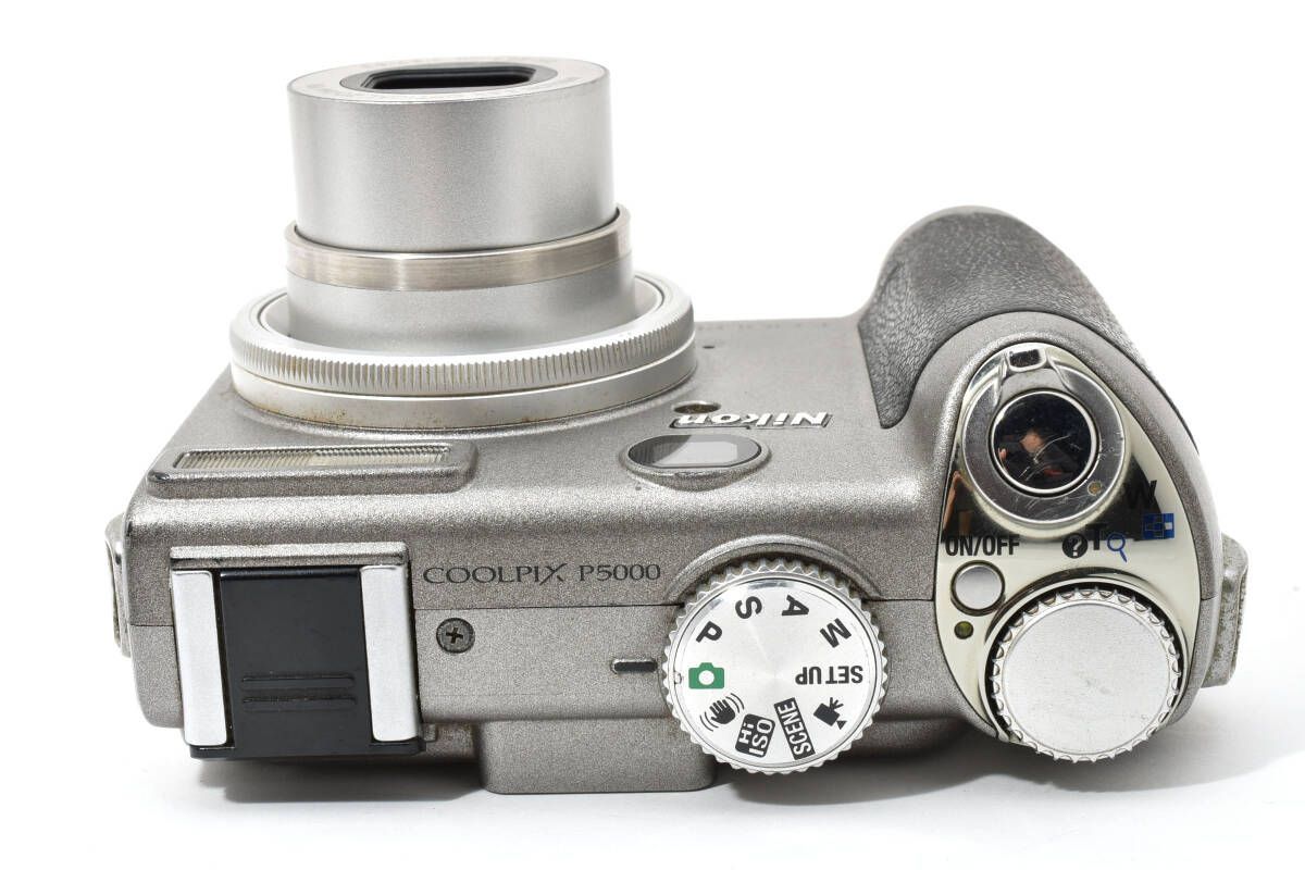 Nikon Coolpix P5000 シルバー デジタルカメラ｜D713 Nikon Coolpix P5000 シルバー デジタルカメラ｜D713