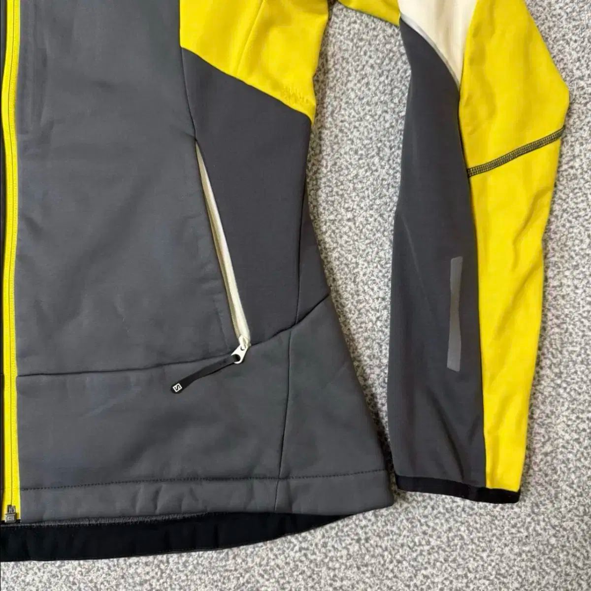 ソフトシェル ジャケット