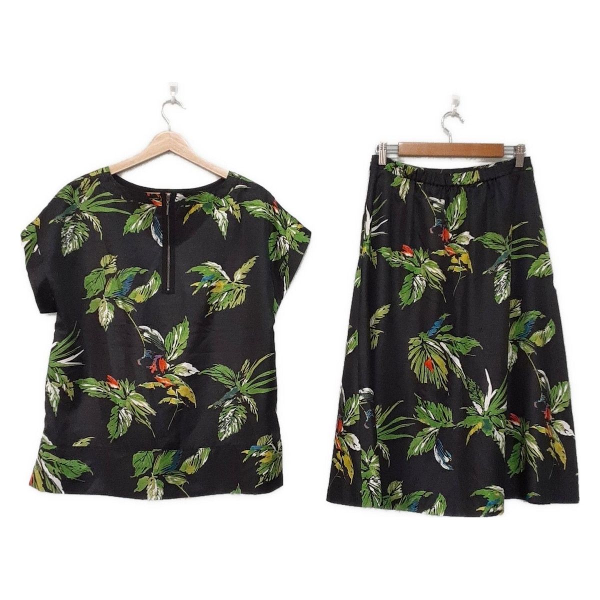 AMACA アマカ スカートセットアップ レディース - 黒×グリーン×マルチ