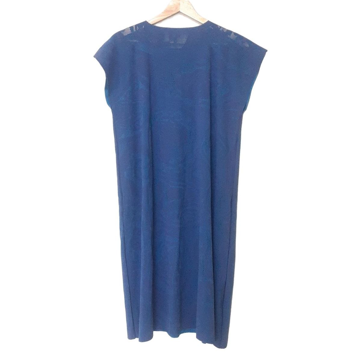 PLEATS PLEASE プリーツプリーズ ワンピース レディース - ブルー×ネイビー クルーネック ノースリーブ ロング メッシュ 総柄
