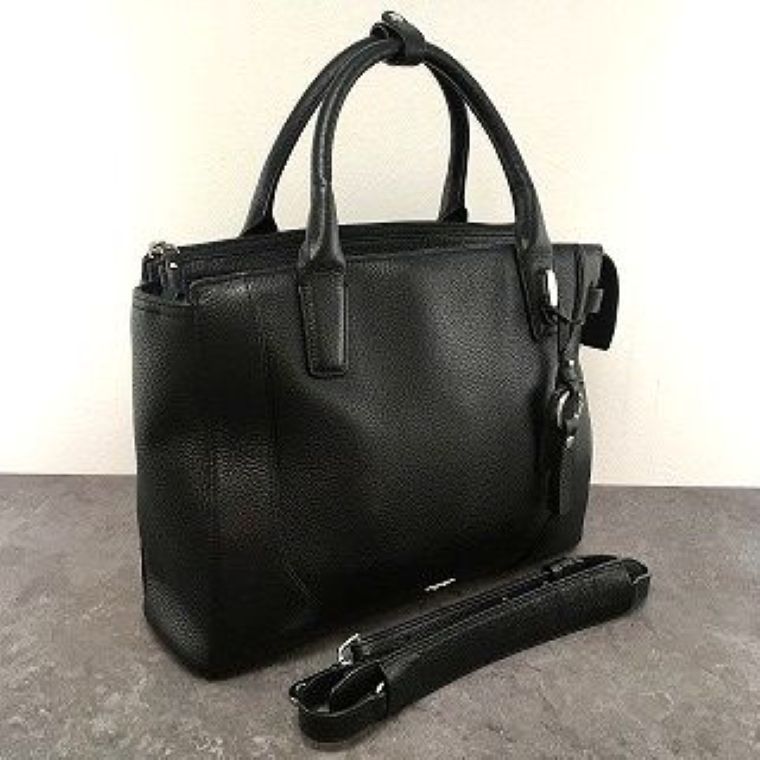 み TUMI ビジネスバッグ レザー ブラック A 対応 572