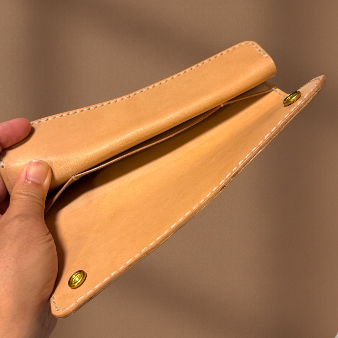 鹿革を使用したジビエレザートラッカーウォレット