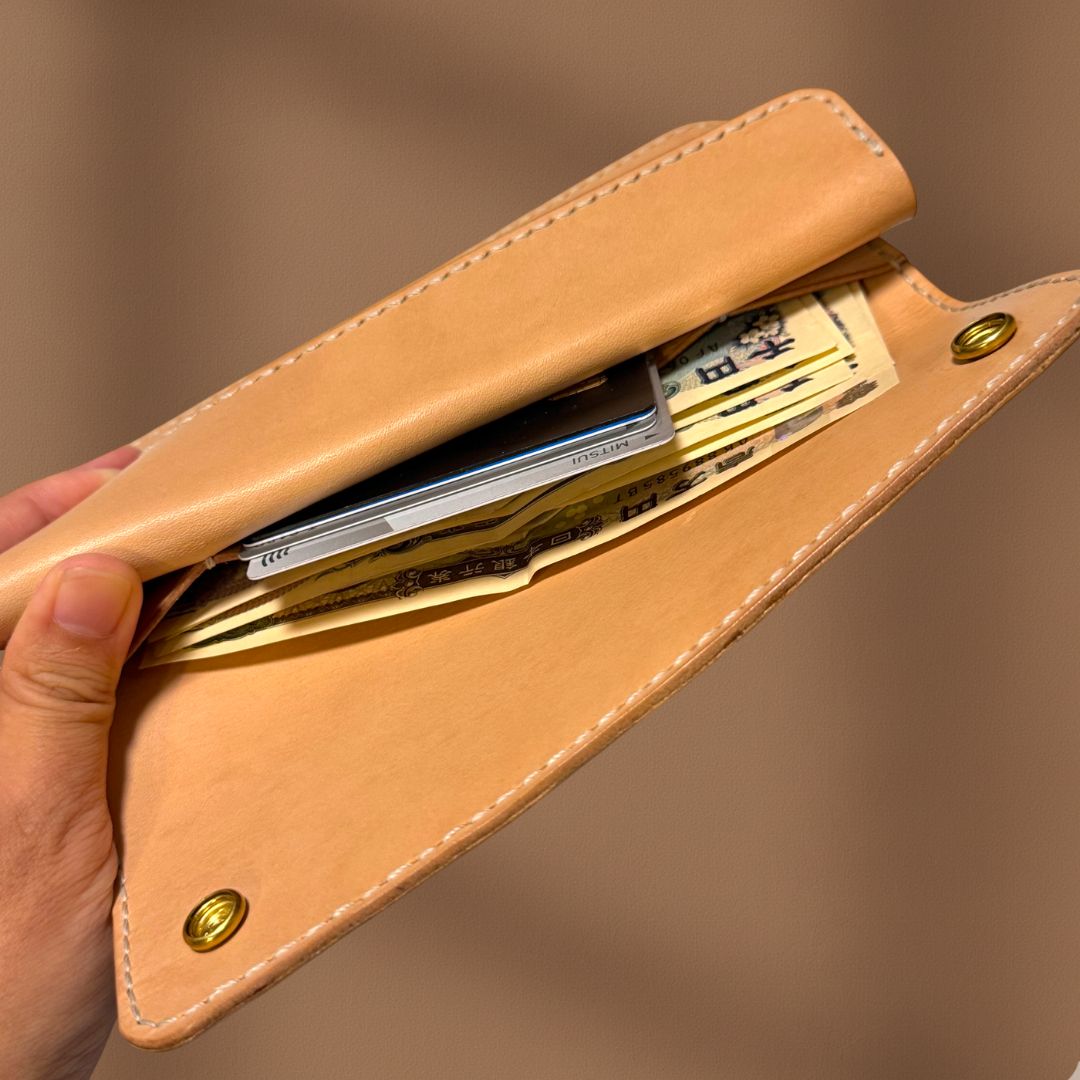 鹿革を使用したジビエレザートラッカーウォレット