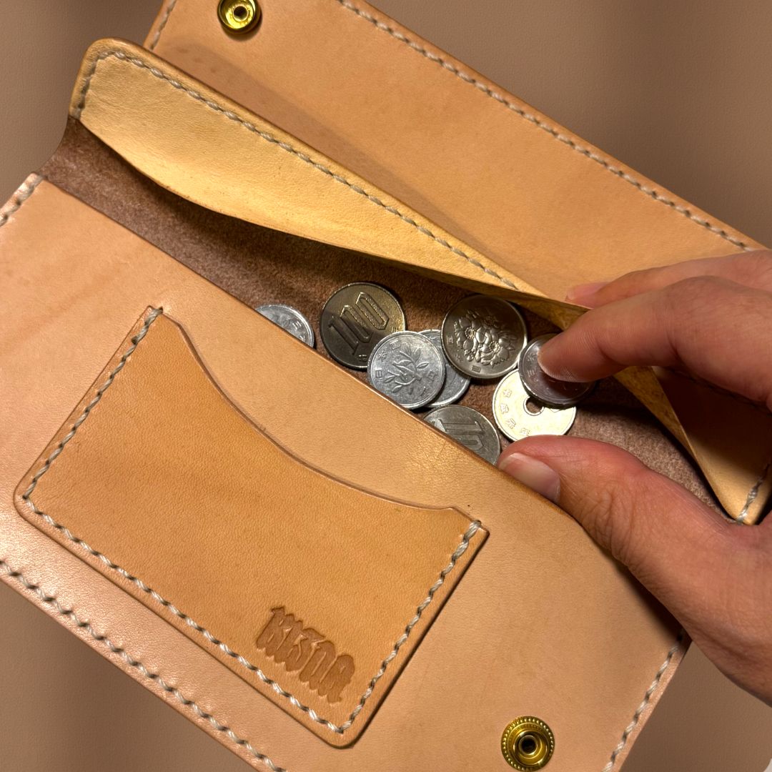 鹿革を使用したジビエレザートラッカーウォレット