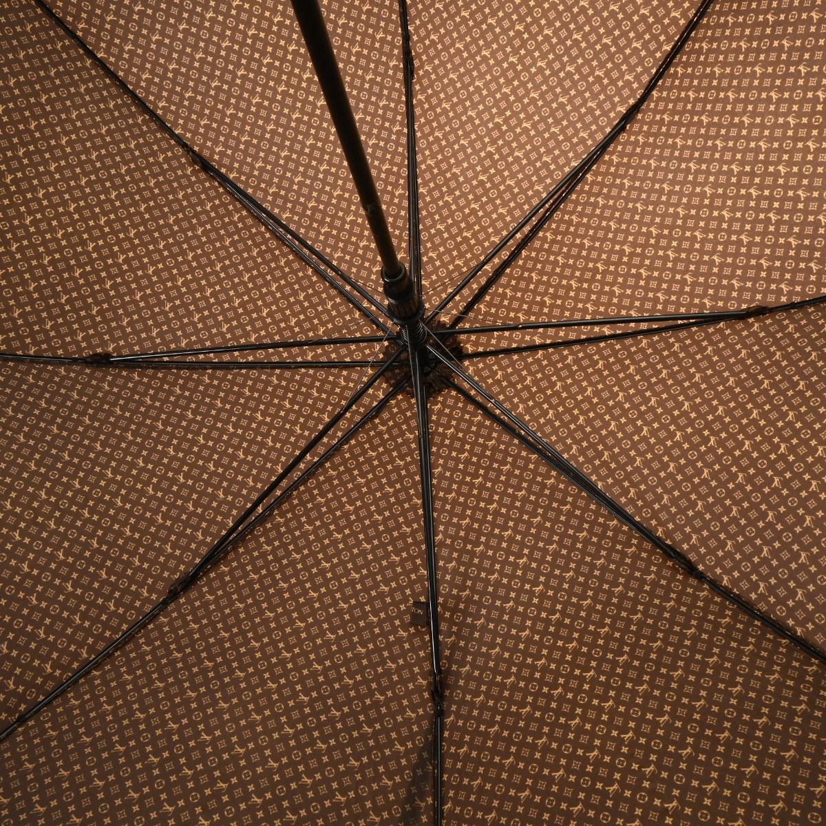 ルイヴィトン モノグラム パラプルュイジブレ 傘 90cm 7本骨 ブラウン ルイヴィトン モノグラム パラプルュイジブレ 傘 90cm 7本骨 ブラウン