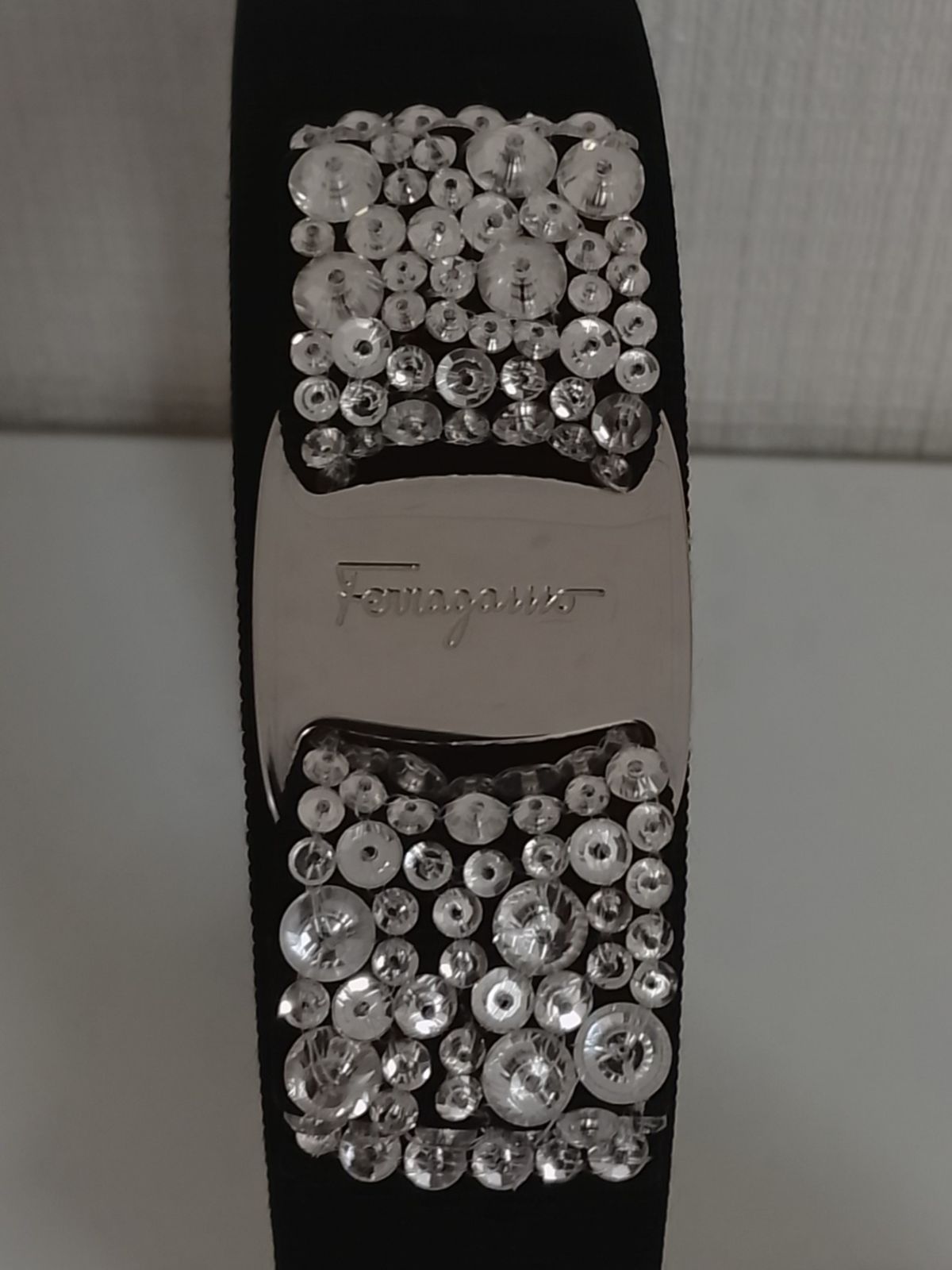 サルヴァトーレフェラガモ ヴァラリボン