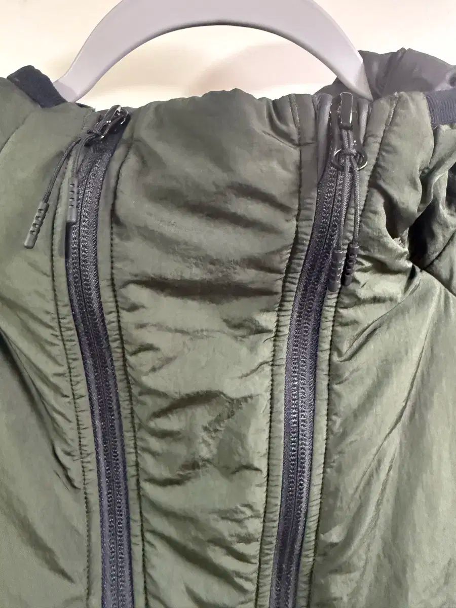 モイフ インセインガレージ インシュレーテッド パーカ カーキ