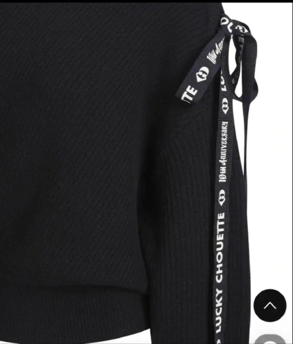 LUCKY CHOUETTE ブラックニット ポンポン 段々 装飾