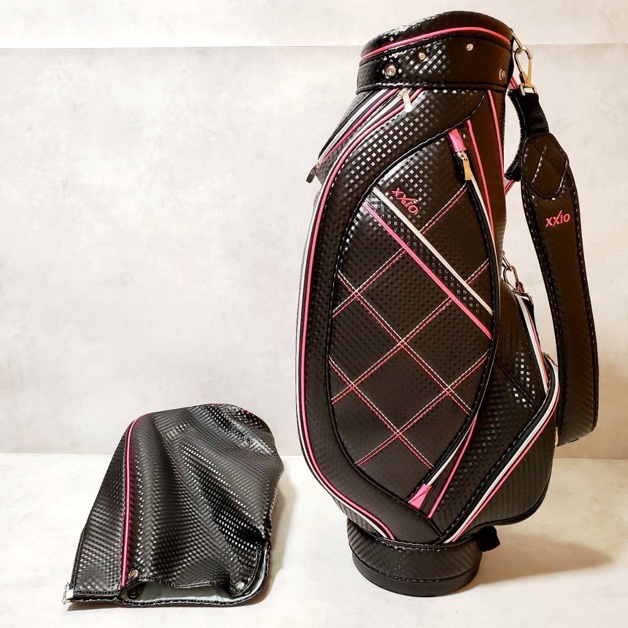 【極美品】ゼクシオ レディース キャディバッグ ゴルフバッグ ピンク×ブラック 極美品】XXIO ゼクシオ レディース キャディバッグ ゴルフバッグ