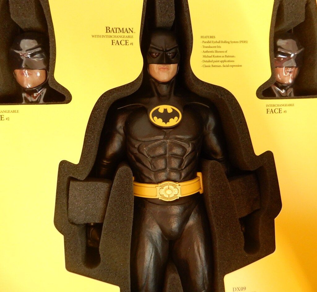 HOTTOYS MOVIE DX BATMAN 09