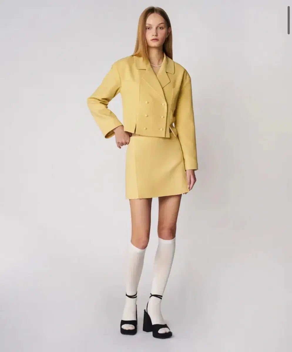 グローブ ノラ ジャケット＆スカート セットアップ ブラック